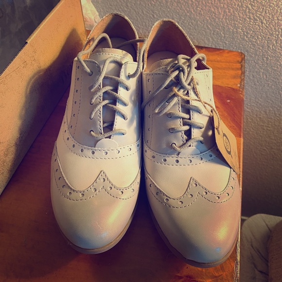 Born Shoes - Born Kika II Leather Oxfords in 7.5